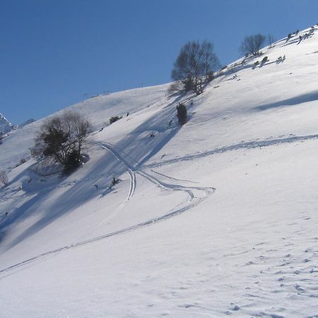 Agréable T2 idéalement situé au coeur de SaintLary Extérieur photo
