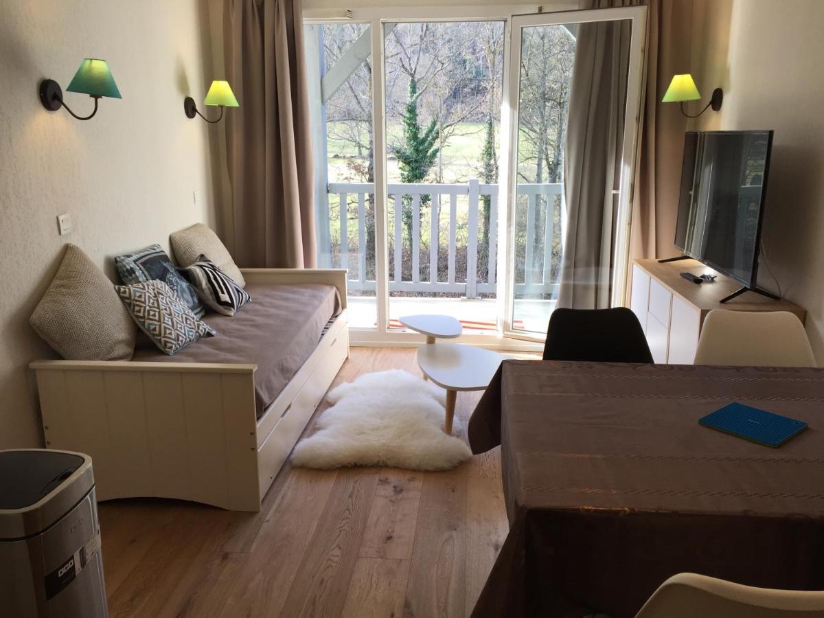 Agréable T2 idéalement situé au coeur de SaintLary Extérieur photo